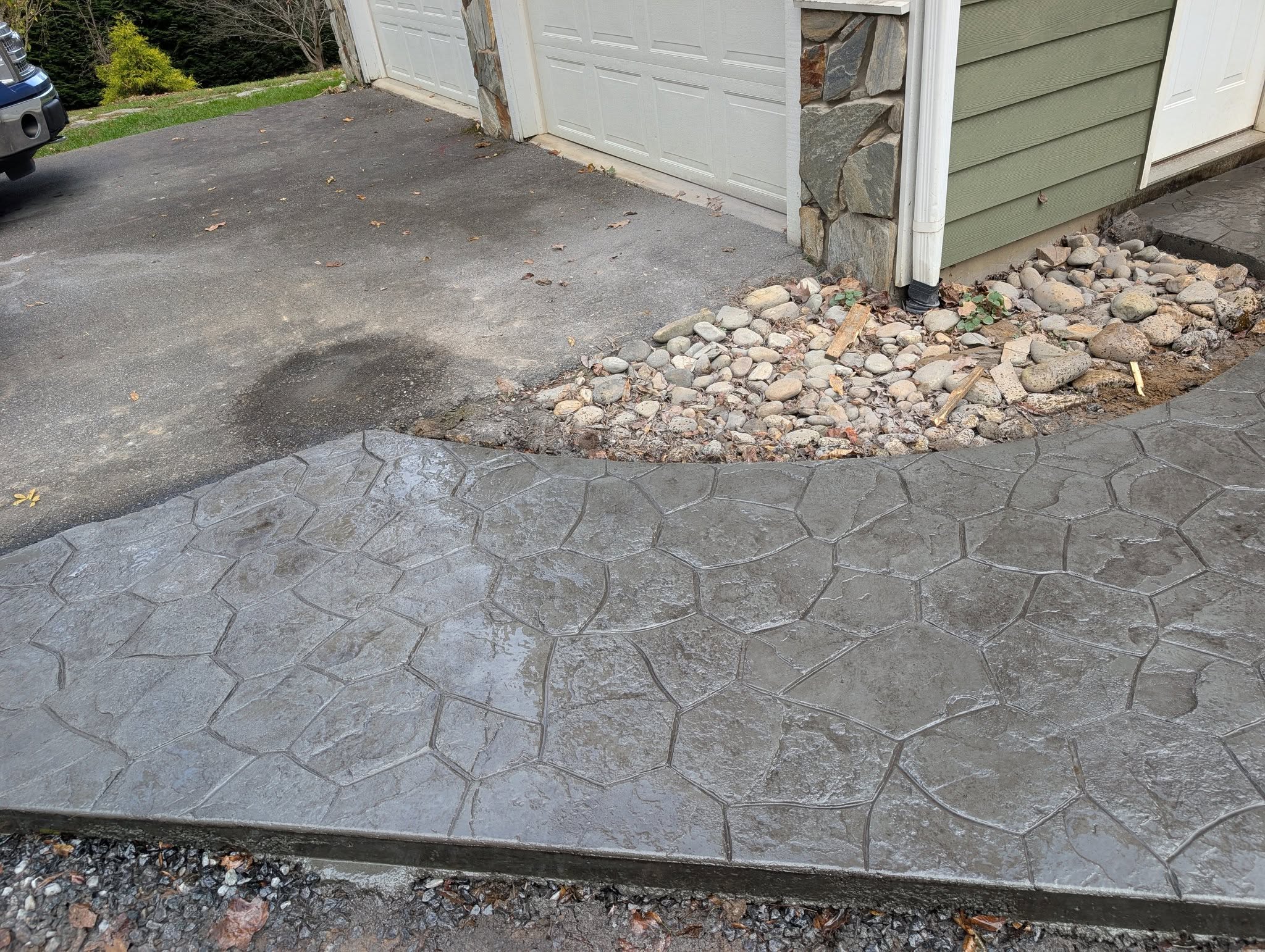 Stamped walkway tied into driveway